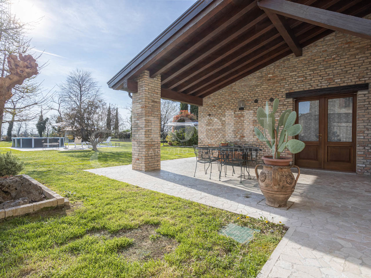 Villa Bifamiliare in vendita a Sesto al Reghena, 9 locali, prezzo € 460.000 | PortaleAgenzieImmobiliari.it