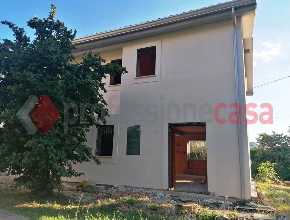 Villa Tri-Quadrifamiliare in vendita a Cervaro, 3 locali, prezzo € 155.000 | PortaleAgenzieImmobiliari.it