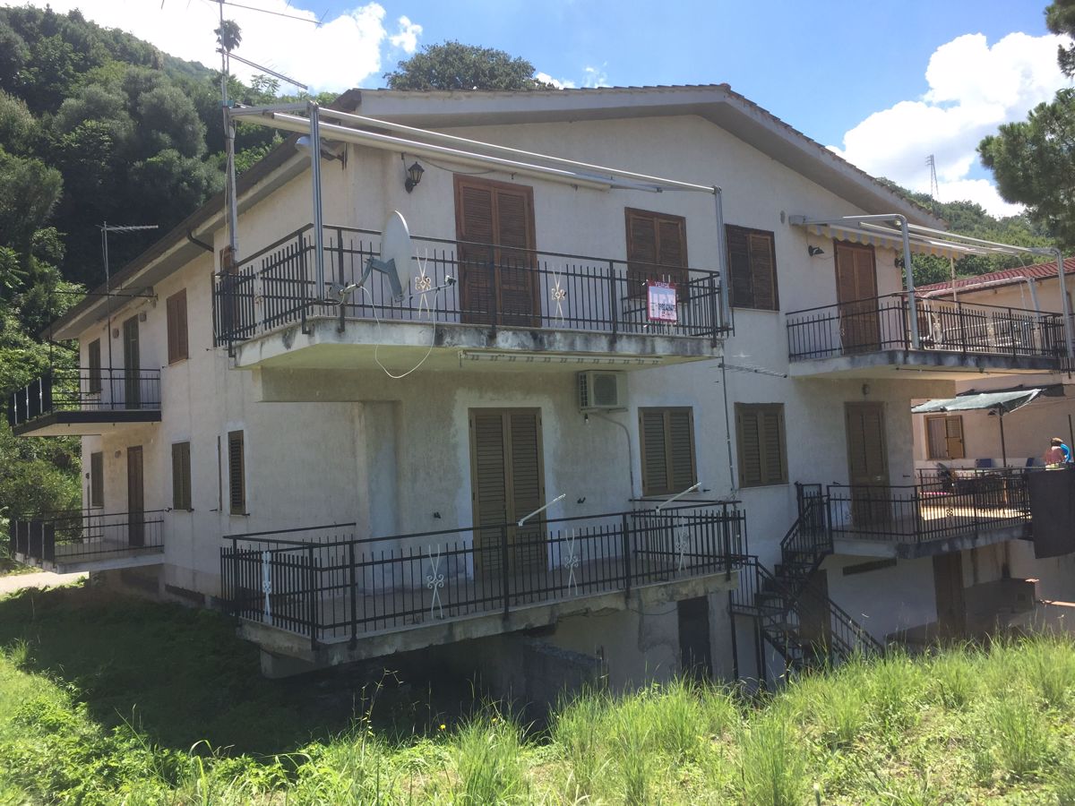 Appartamento in vendita a Falconara Albanese, 3 locali, prezzo € 32.000 | PortaleAgenzieImmobiliari.it
