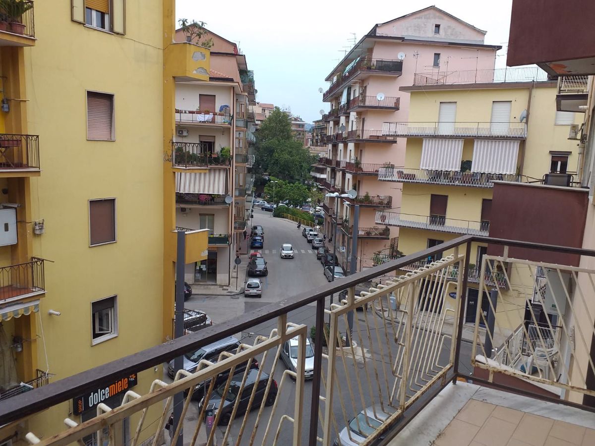 Appartamento in vendita a Avellino, 4 locali, prezzo € 110.000 | PortaleAgenzieImmobiliari.it