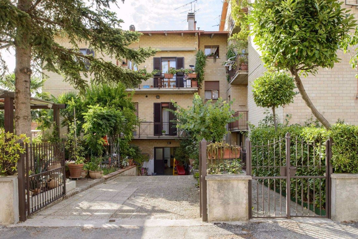 Appartamento in vendita a Gubbio, 9 locali, prezzo € 179.000 | PortaleAgenzieImmobiliari.it