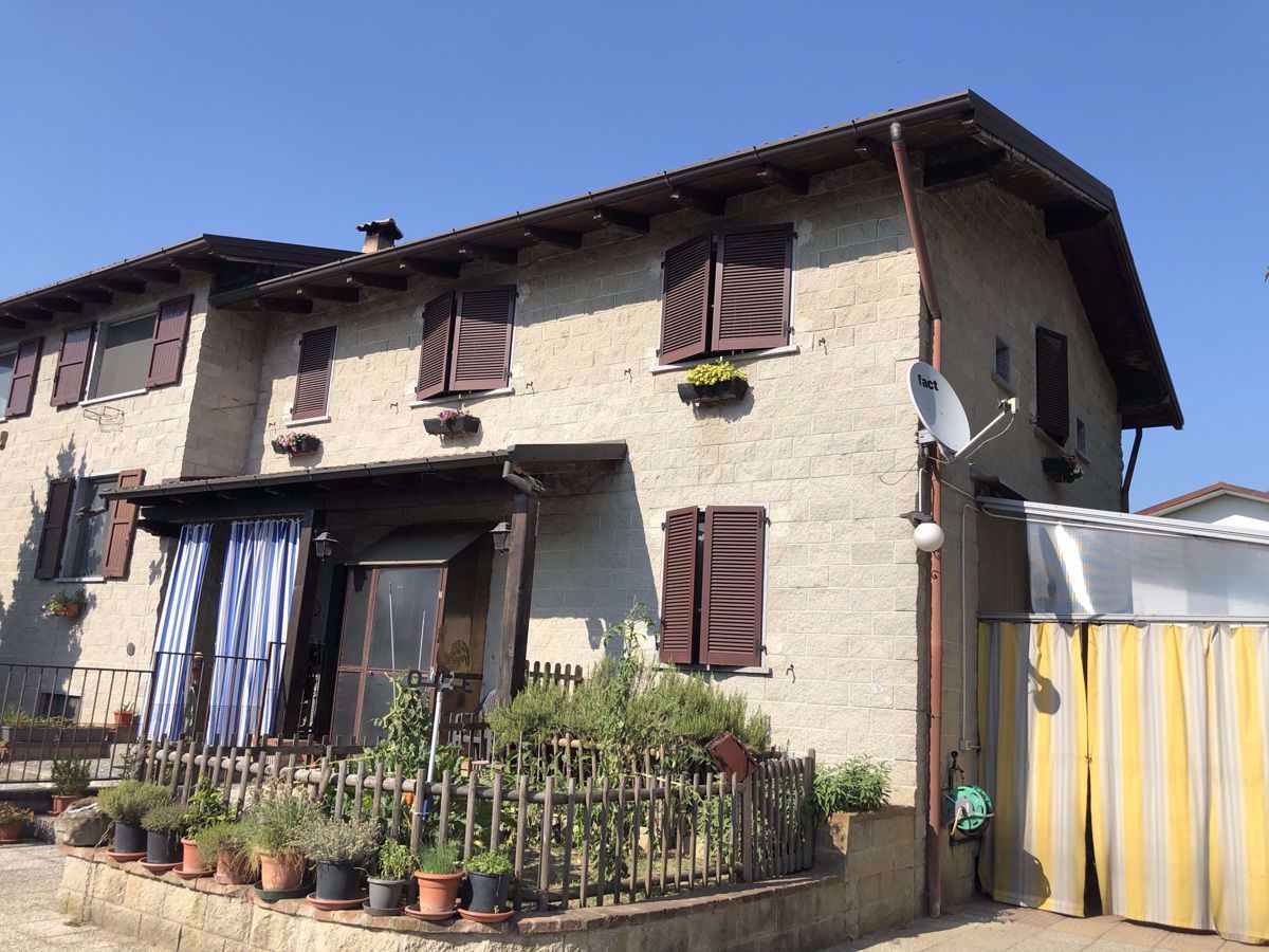 Villa Bifamiliare in Vendita a Roncaro