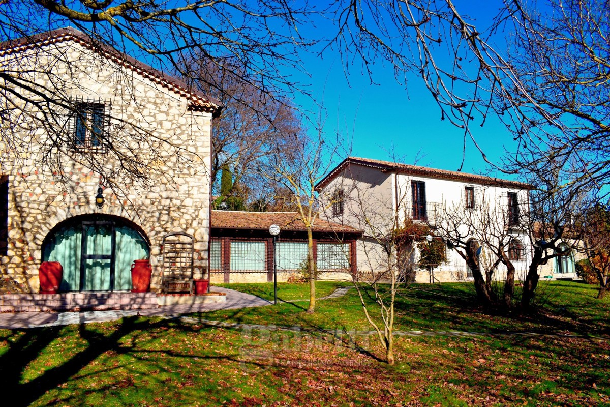 Villa in vendita a Colle d'Anchise, 12 locali, prezzo € 520.000 | PortaleAgenzieImmobiliari.it