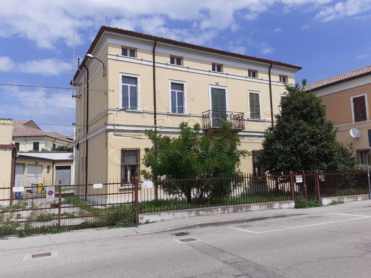 Palazzo / Stabile in Vendita a Copparo
