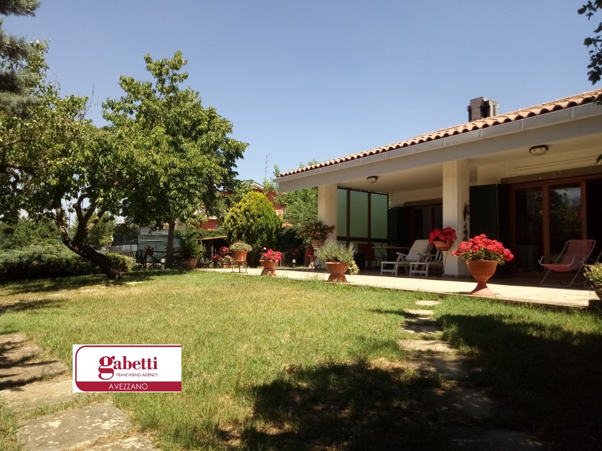 Villa in vendita a Scurcola Marsicana, 10 locali, prezzo € 550.000 | PortaleAgenzieImmobiliari.it