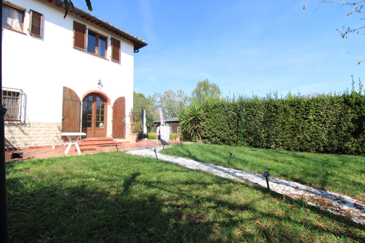 Villa Tri-Quadrifamiliare in vendita a Collesalvetti, 5 locali, prezzo € 230.000 | PortaleAgenzieImmobiliari.it