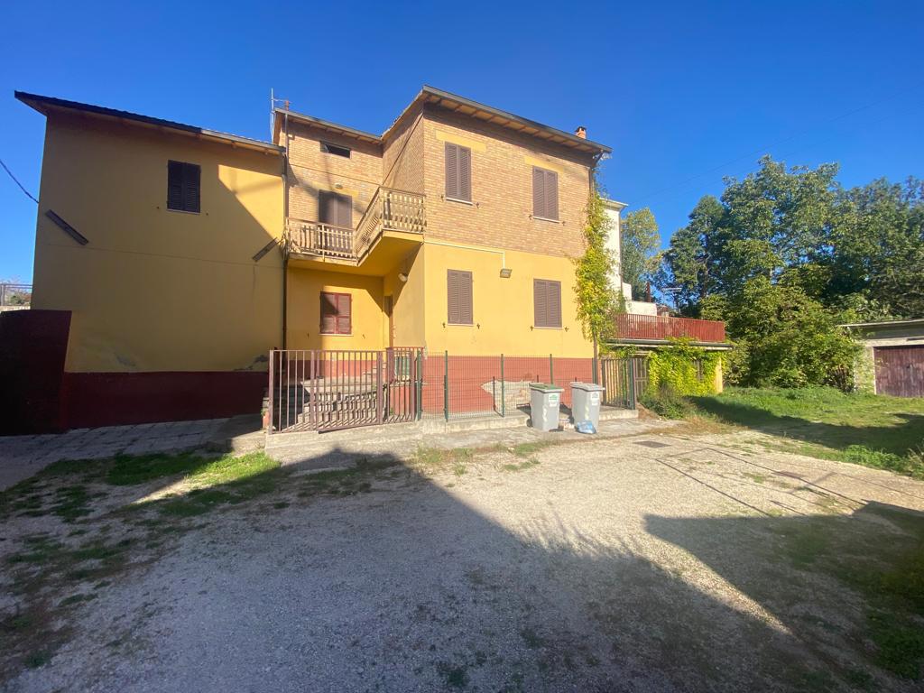 Villa Tri-Quadrifamiliare in vendita a Bastia Umbra, 5 locali, prezzo € 180.000 | PortaleAgenzieImmobiliari.it