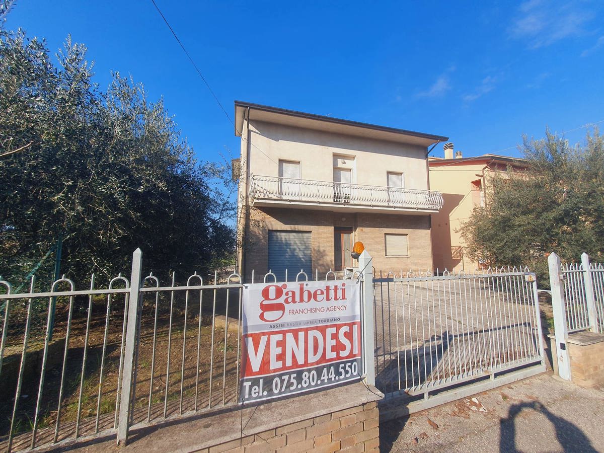Soluzione Indipendente in vendita a Assisi, 6 locali, zona degli Angeli, prezzo € 220.000 | PortaleAgenzieImmobiliari.it