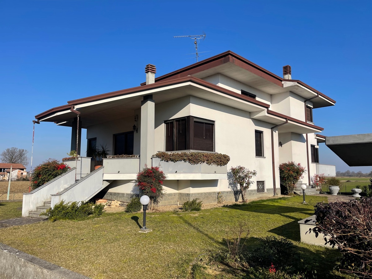 Villa in vendita a Monticelli d'Ongina, 5 locali, prezzo € 495.000 | PortaleAgenzieImmobiliari.it