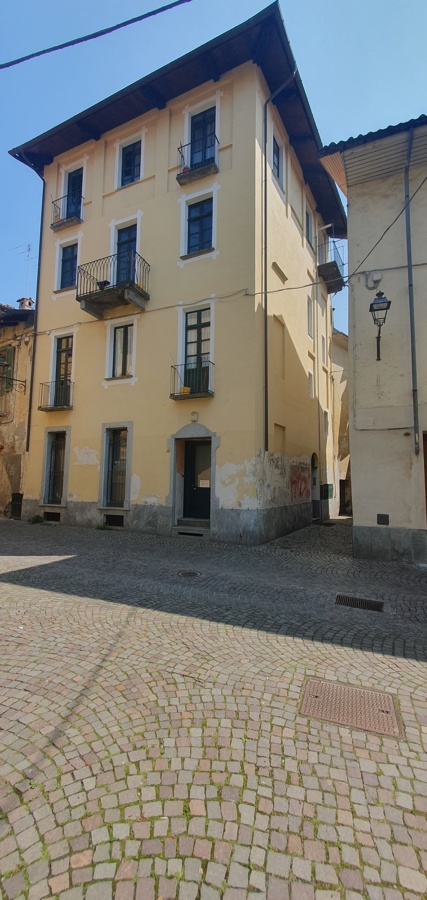 Palazzo / Stabile in vendita a Pinerolo, 9999 locali, prezzo € 230.000 | PortaleAgenzieImmobiliari.it