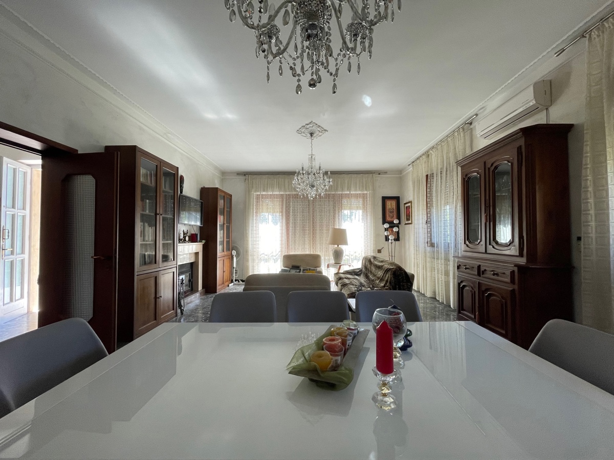 Villa in vendita a Cadeo, 9 locali, zona leto, prezzo € 290.000 | PortaleAgenzieImmobiliari.it
