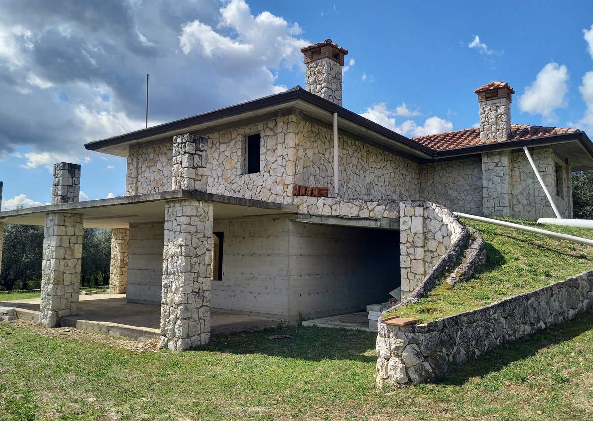 Villa in vendita a Cervaro, 5 locali, prezzo € 200.000 | PortaleAgenzieImmobiliari.it