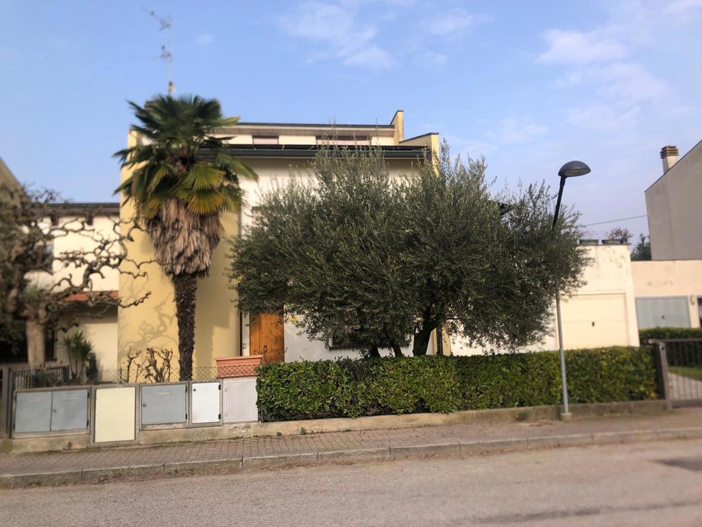 Appartamento in vendita a Faenza, 5 locali, prezzo € 170.000 | PortaleAgenzieImmobiliari.it
