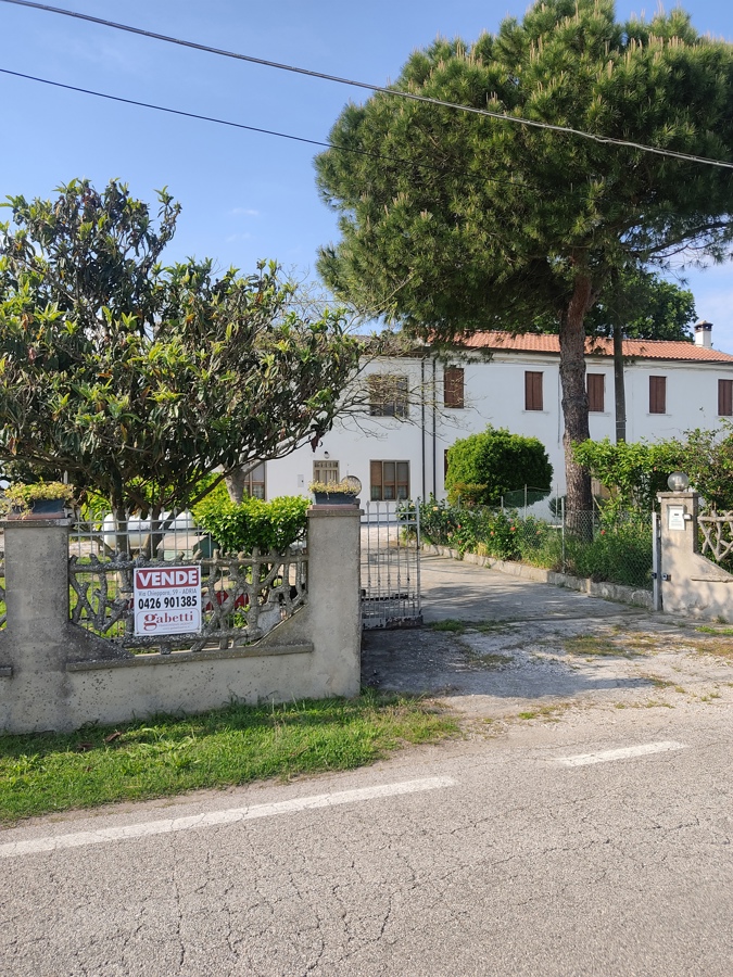 Soluzione Indipendente in vendita a Adria, 7 locali, prezzo € 50.000 | PortaleAgenzieImmobiliari.it