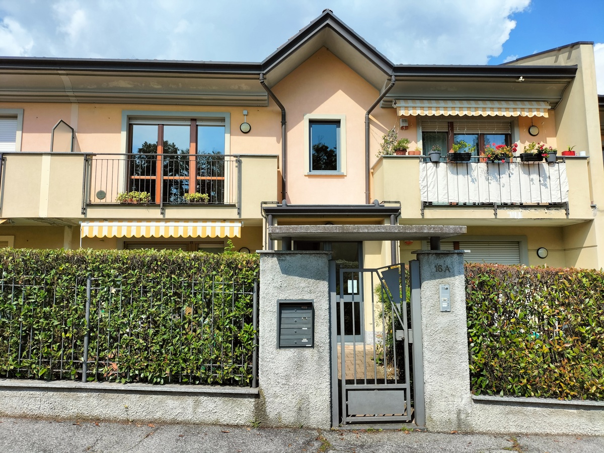 Appartamento in vendita a Laveno-Mombello, 2 locali, prezzo € 105.000 | PortaleAgenzieImmobiliari.it