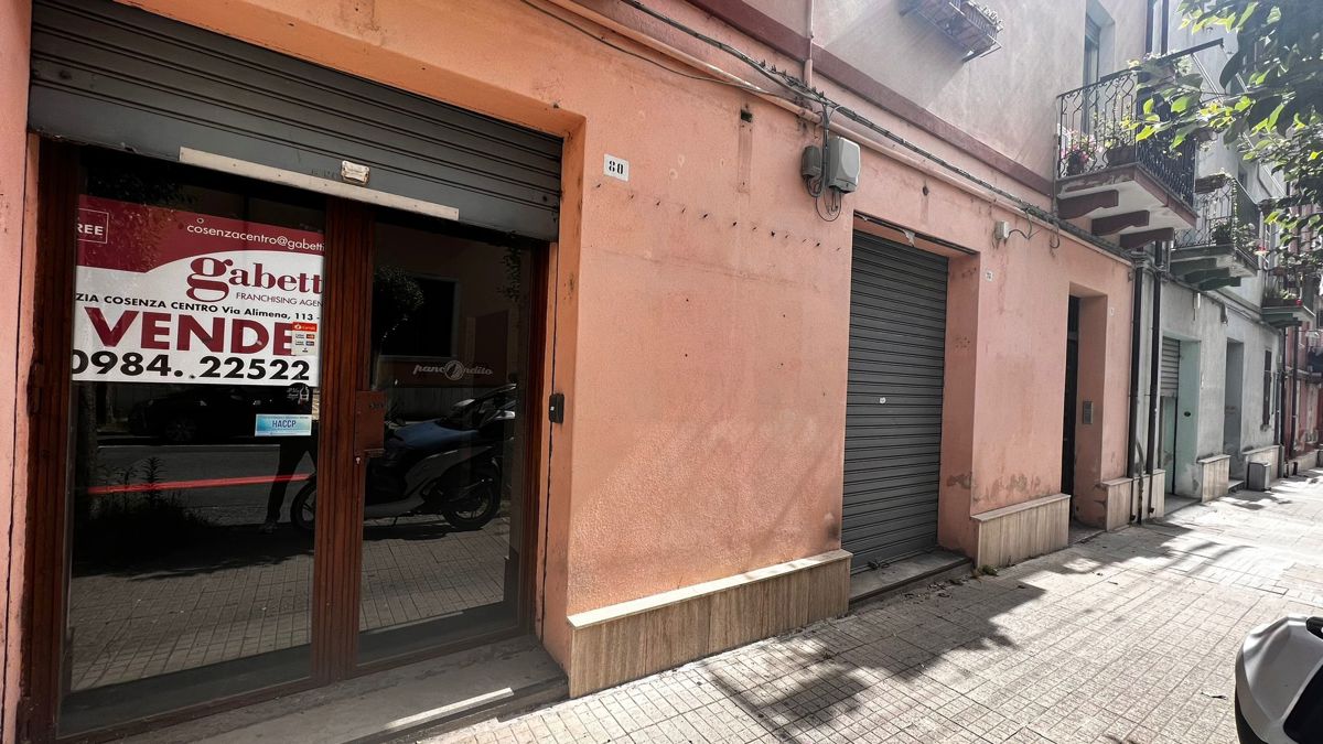 Magazzino in vendita a Cosenza, 9999 locali, prezzo € 110.000 | PortaleAgenzieImmobiliari.it