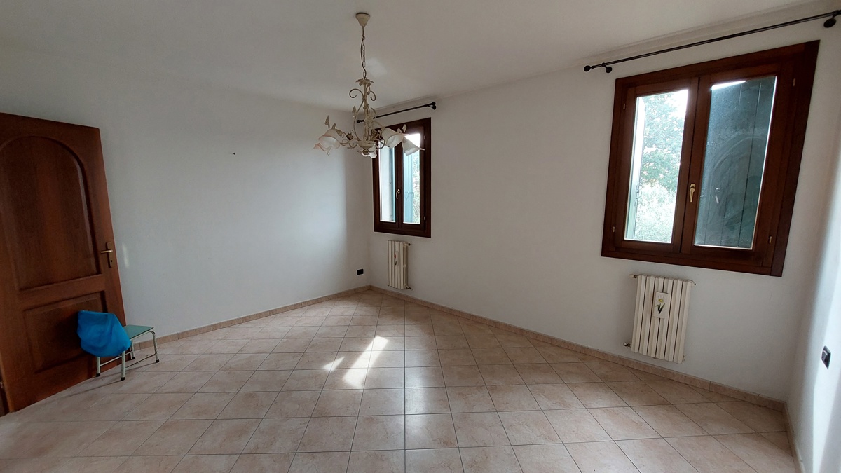 Villa in vendita a Pettorazza Grimani, 8 locali, prezzo € 215.000 | PortaleAgenzieImmobiliari.it
