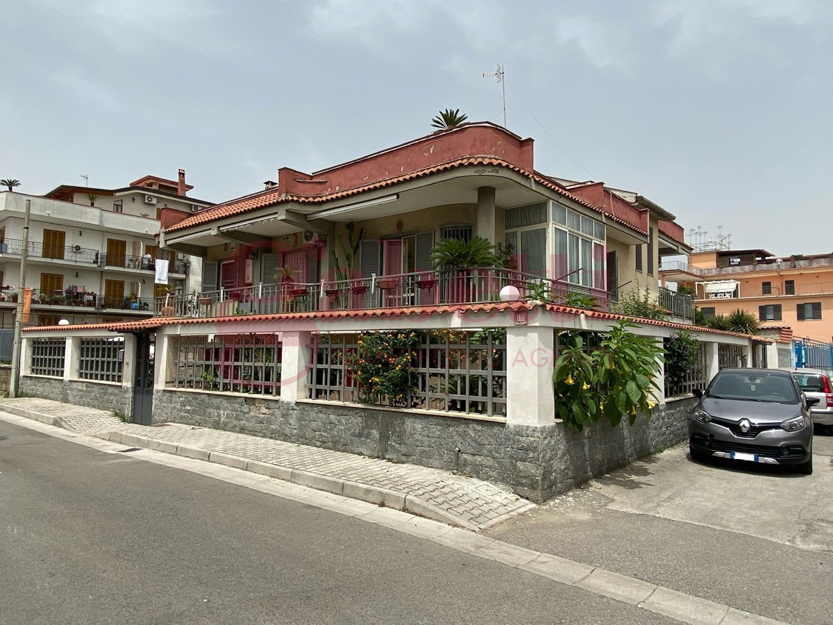 Villa Bifamiliare in vendita a Arzano, 5 locali, prezzo € 350.000 | PortaleAgenzieImmobiliari.it