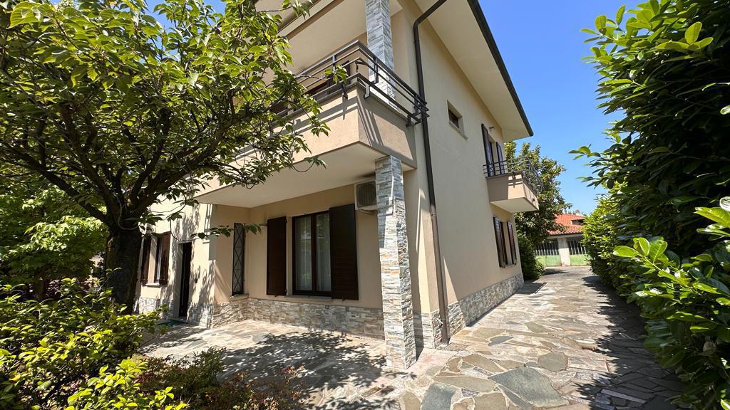Villa Bifamiliare in vendita a Parabiago, 6 locali, prezzo € 520.000 | PortaleAgenzieImmobiliari.it