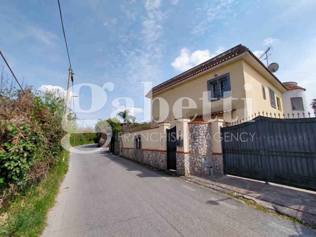 Villa in vendita a Giugliano in Campania, 5 locali, zona la, prezzo € 390.000 | PortaleAgenzieImmobiliari.it