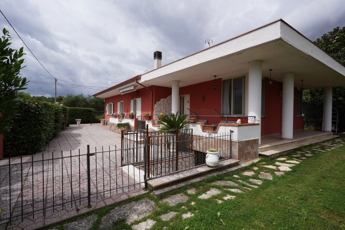 Villa in vendita a Cassino, 5 locali, prezzo € 238.000 | PortaleAgenzieImmobiliari.it