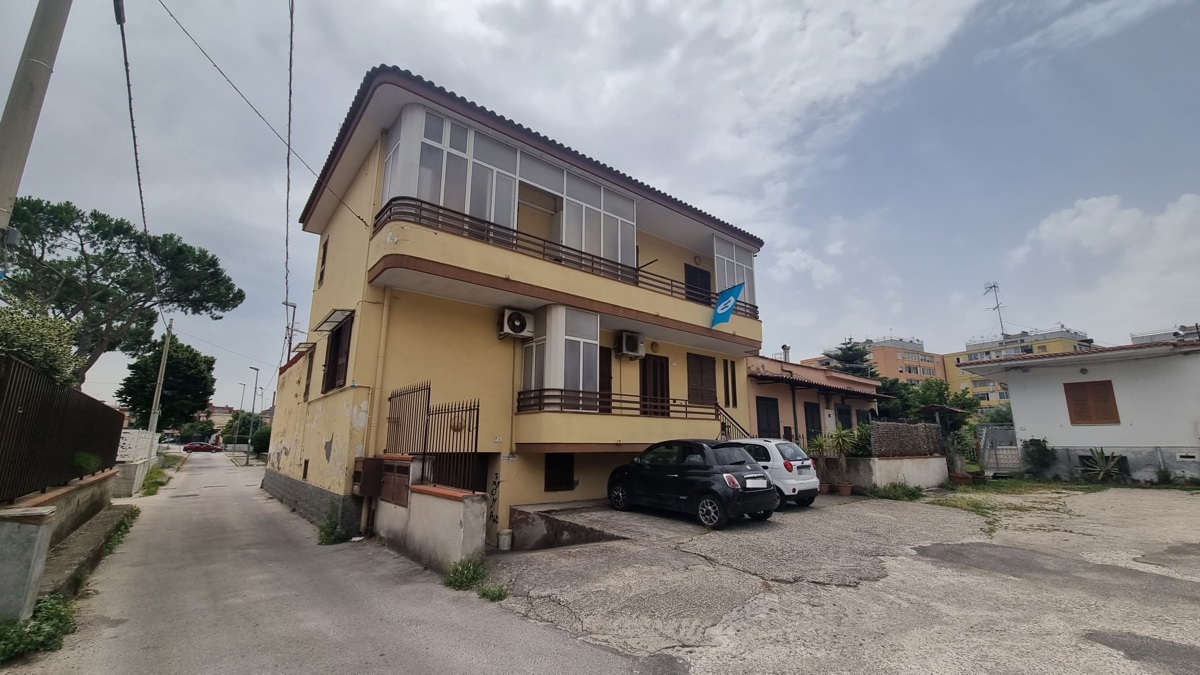 Soluzione Indipendente in vendita a Pomigliano d'Arco, 4 locali, prezzo € 195.000 | PortaleAgenzieImmobiliari.it