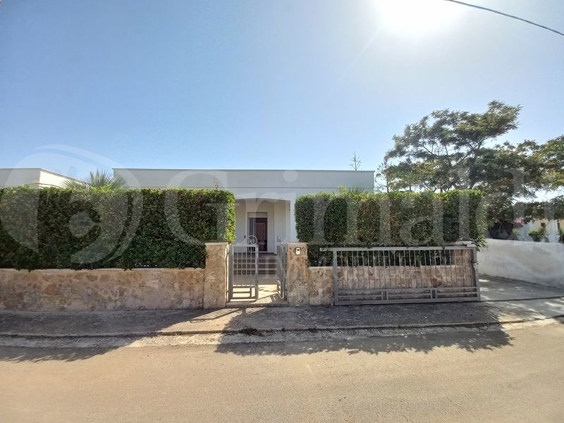 Villa in vendita a Taviano, 6 locali, prezzo € 220.000 | PortaleAgenzieImmobiliari.it