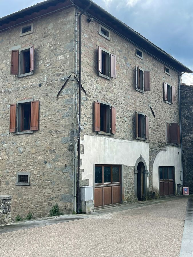 Villa Tri-Quadrifamiliare in vendita a San Romano in Garfagnana, 6 locali, prezzo € 100.000 | CambioCasa.it