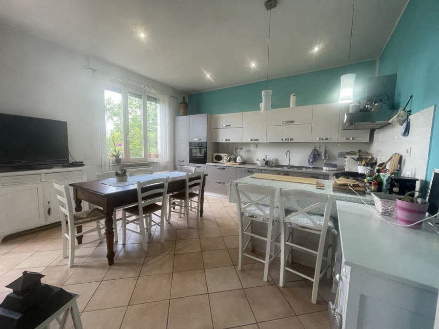 Appartamento in vendita a Foligno, 5 locali, prezzo € 180.000 | PortaleAgenzieImmobiliari.it