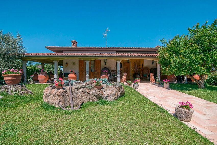 Villa in Vendita a Montù Beccaria