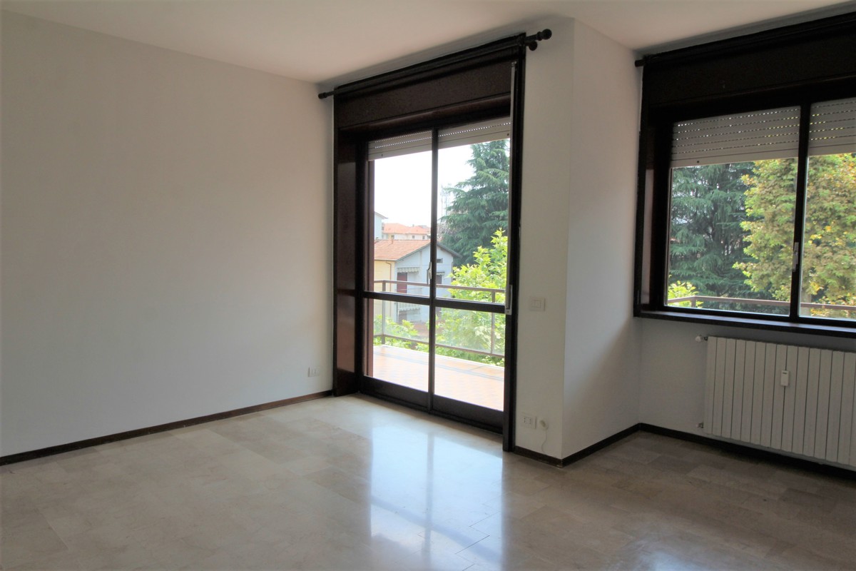 Appartamento in affitto a Arona, 3 locali, prezzo € 850 | CambioCasa.it