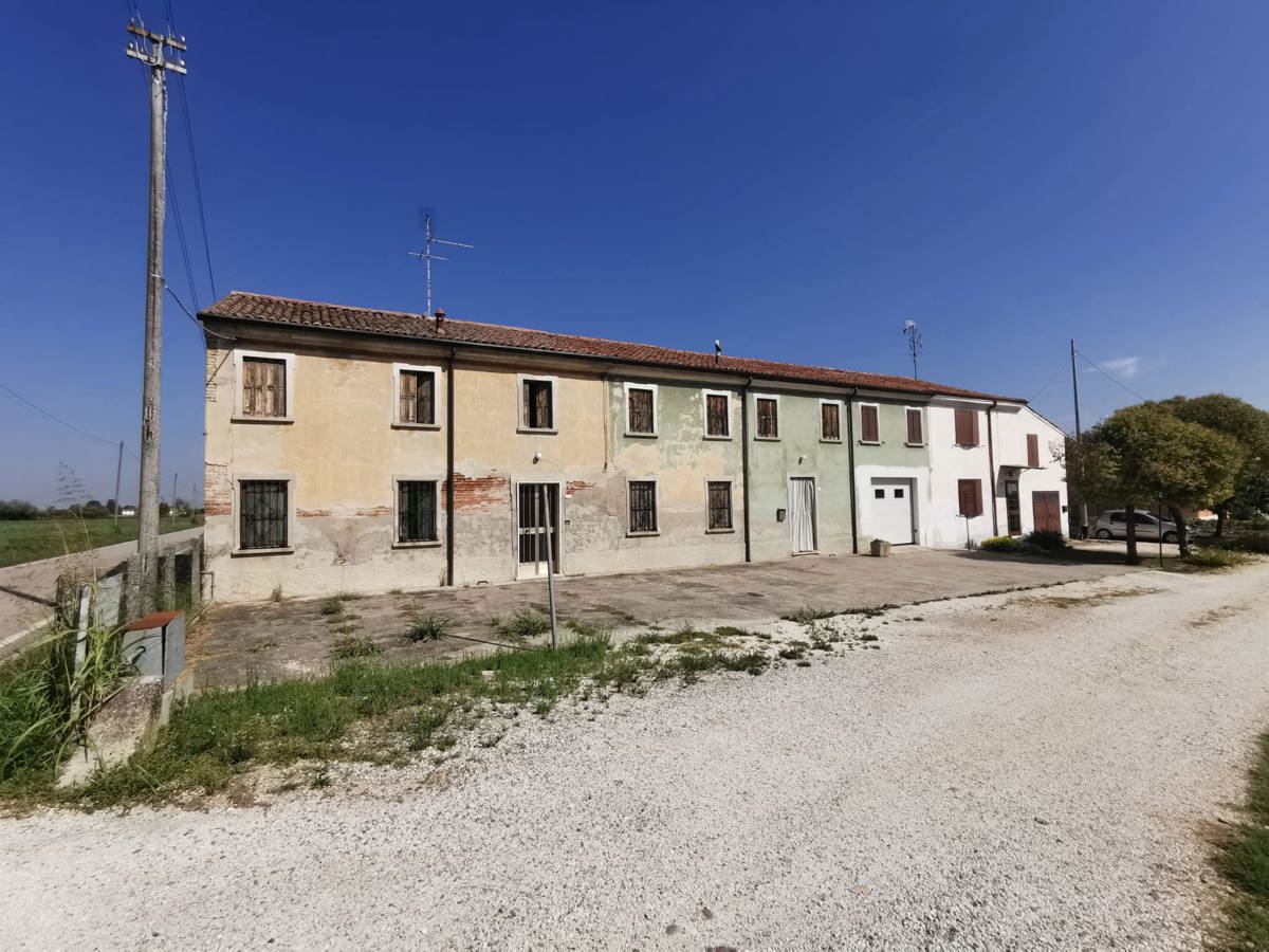 Rustico / Casale in vendita a Gazzo Veronese, 8 locali, prezzo € 48.000 | PortaleAgenzieImmobiliari.it