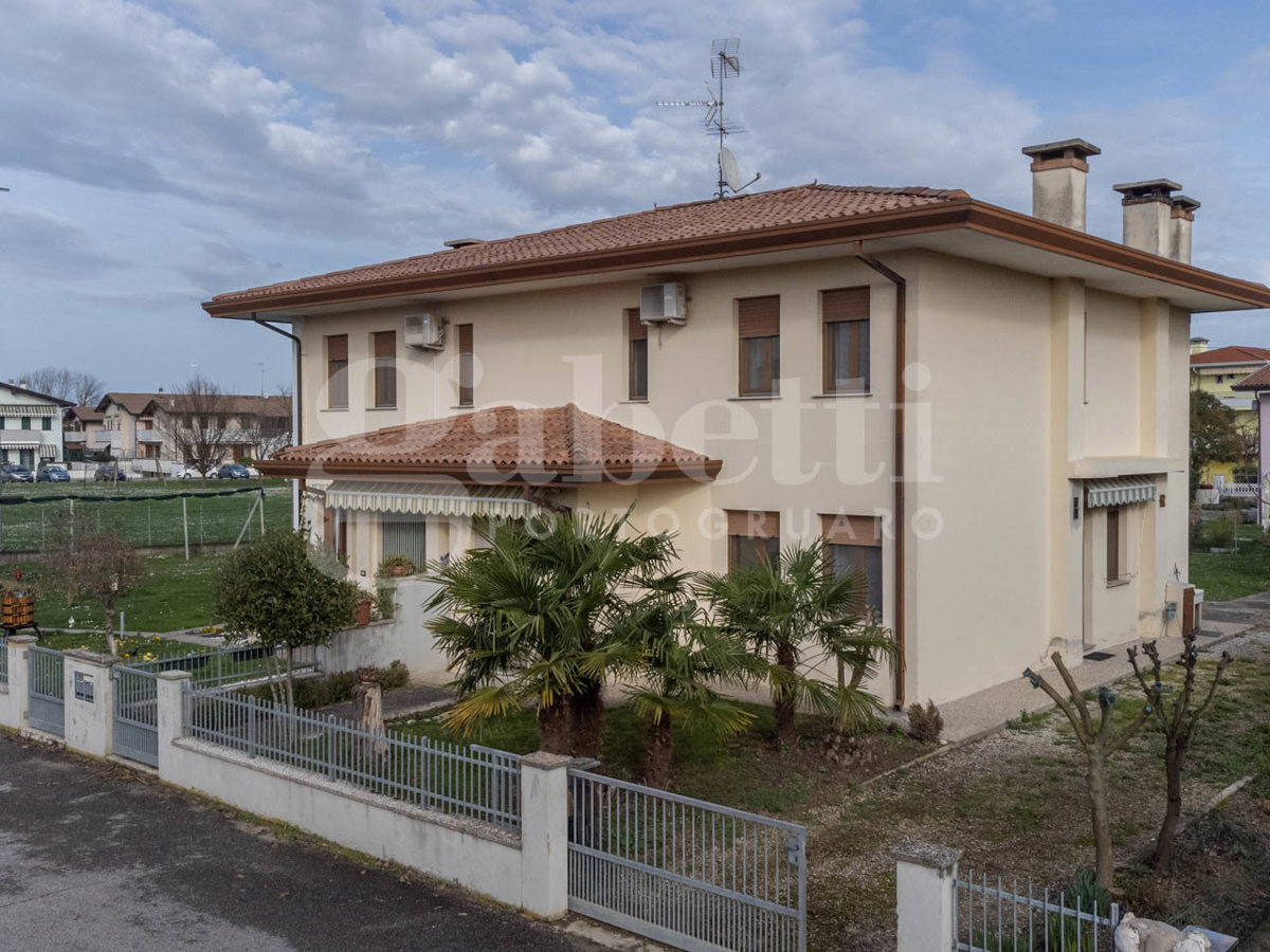 Villa Bifamiliare in vendita a Fossalta di Portogruaro, 4 locali, prezzo € 170.000 | PortaleAgenzieImmobiliari.it