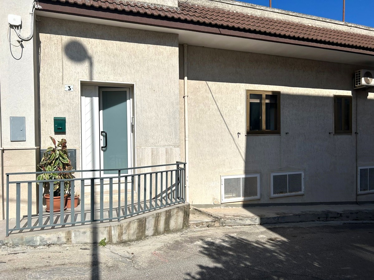 Appartamento in vendita a Crispiano, 5 locali, prezzo € 73.000 | PortaleAgenzieImmobiliari.it