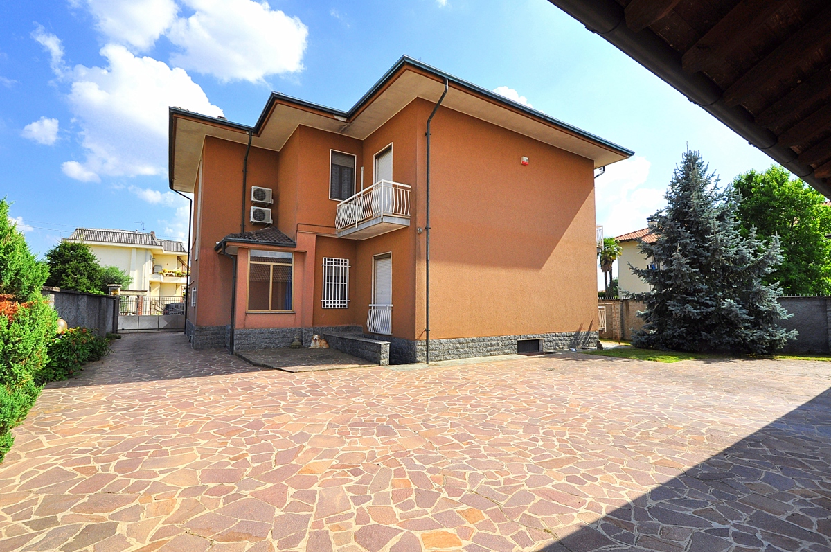 Villa in vendita a Inveruno, 8 locali, prezzo € 345.000 | PortaleAgenzieImmobiliari.it