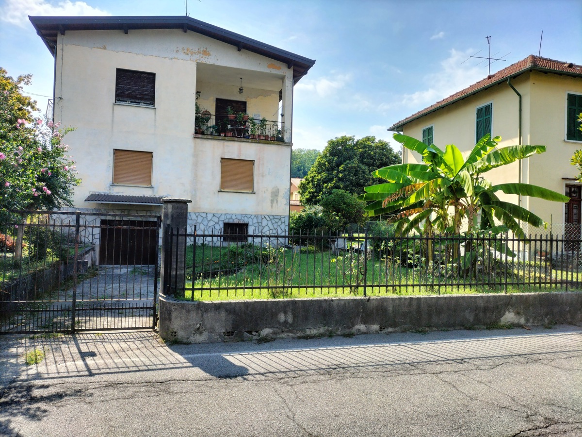 Appartamento in vendita a Leggiuno, 3 locali, prezzo € 70.000 | PortaleAgenzieImmobiliari.it