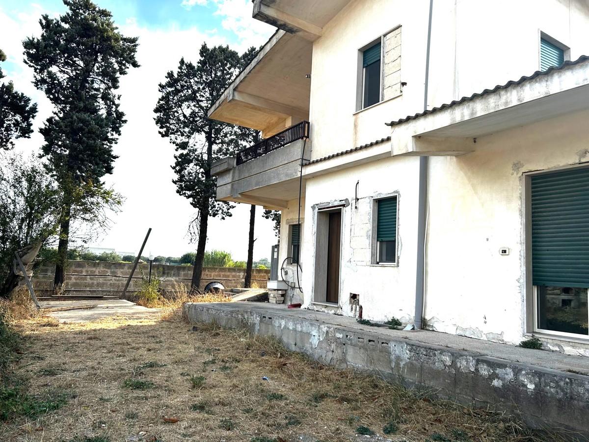 Villa in vendita a Pulsano, 25 locali, prezzo € 335.000 | PortaleAgenzieImmobiliari.it