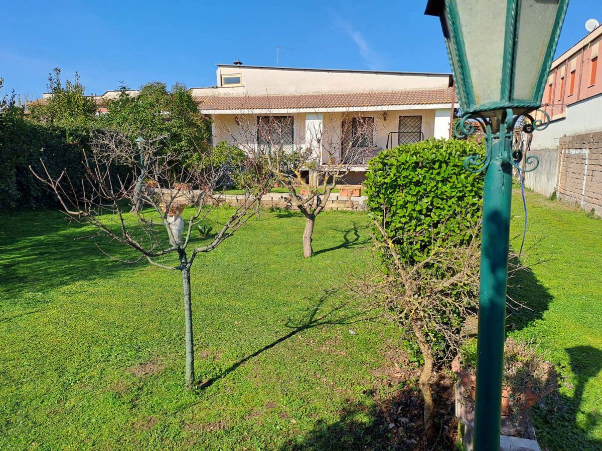 Villa Bifamiliare in vendita a Aprilia, 3 locali, prezzo € 160.000 | PortaleAgenzieImmobiliari.it