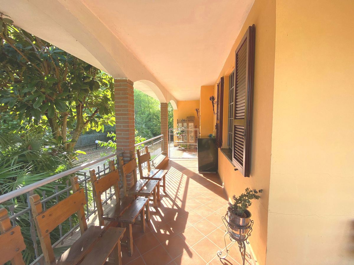 Villa in vendita a Castell'Arquato, 8 locali, prezzo € 280.000 | PortaleAgenzieImmobiliari.it