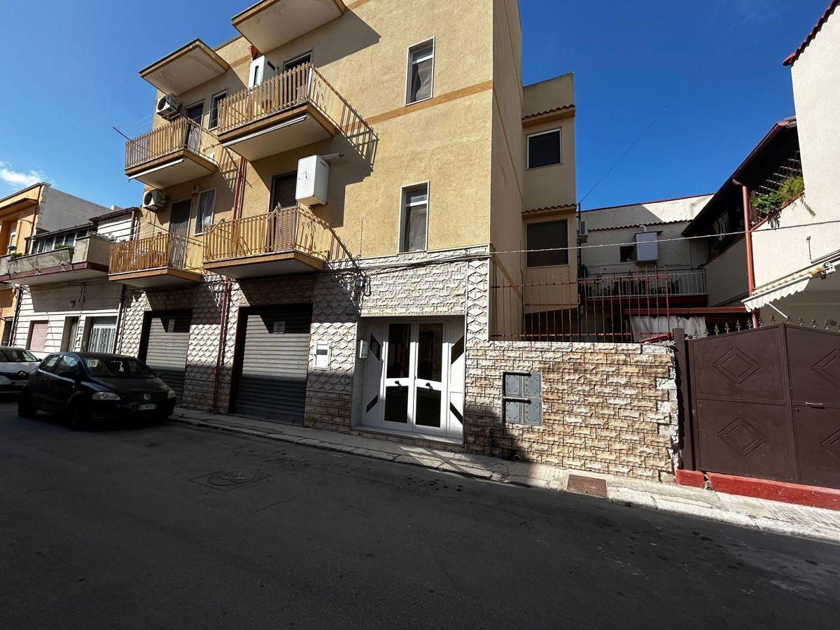 Appartamento in vendita a Pulsano, 4 locali, prezzo € 58.000 | PortaleAgenzieImmobiliari.it