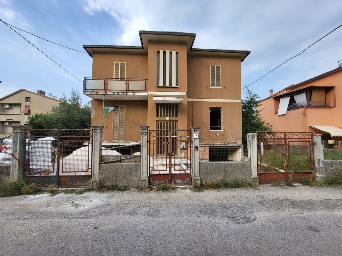 Appartamento in vendita a Foligno, 4 locali, prezzo € 85.000 | PortaleAgenzieImmobiliari.it