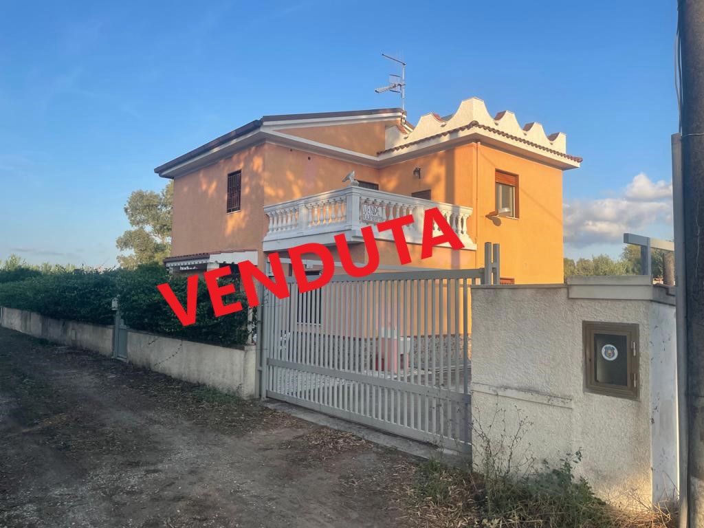 Villa in vendita a Sessa Aurunca, 5 locali, prezzo € 220.000 | PortaleAgenzieImmobiliari.it