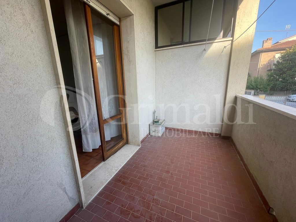 Appartamento in vendita a Castelbellino, 5 locali, prezzo € 120.000 | PortaleAgenzieImmobiliari.it