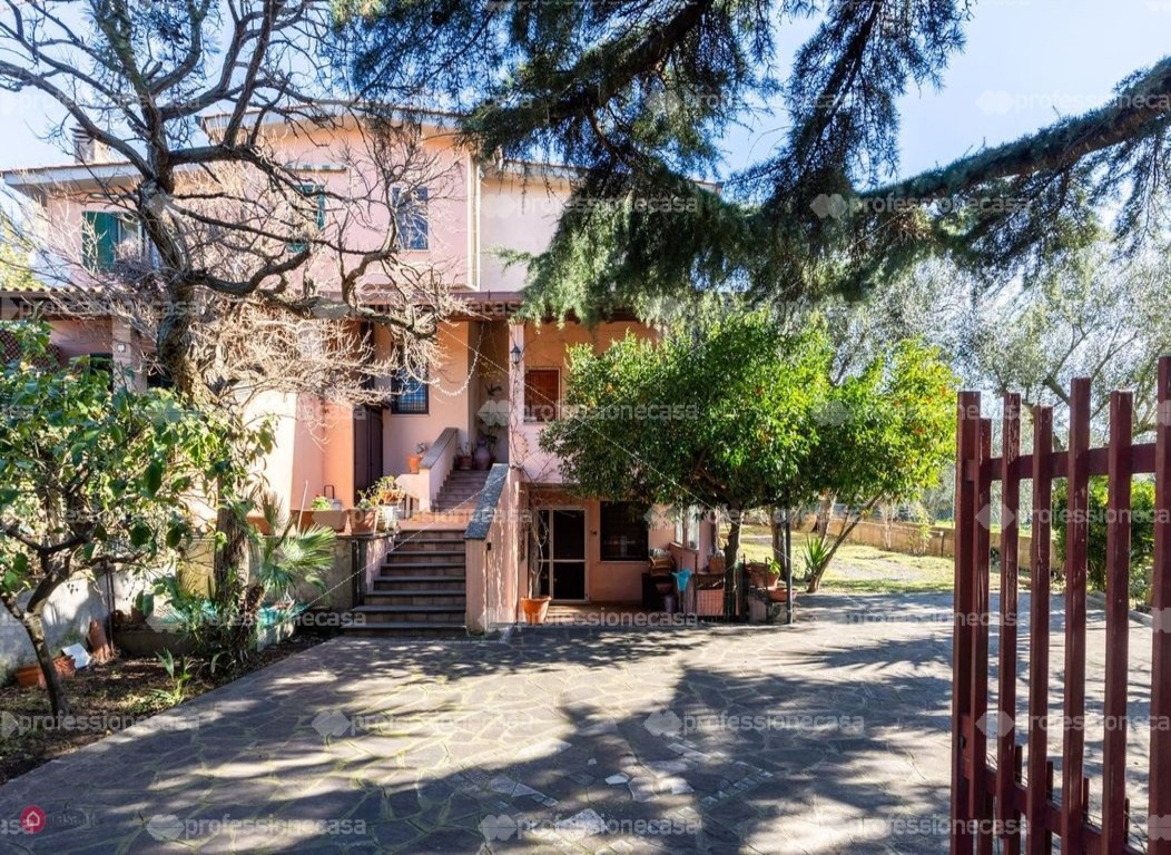 Villa Bifamiliare in Vendita a Roma