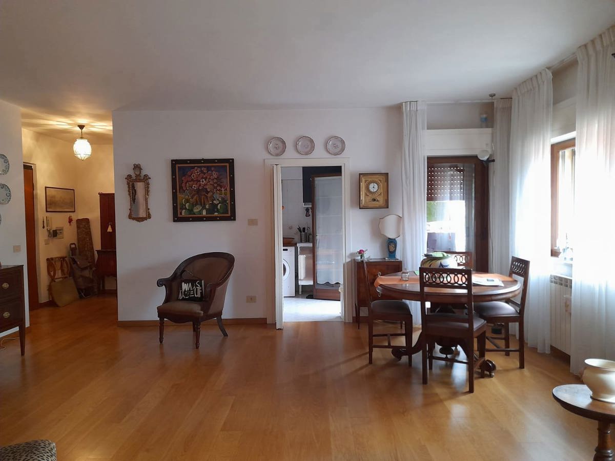 Appartamento in vendita a Bracciano, 4 locali, prezzo € 170.000 | PortaleAgenzieImmobiliari.it