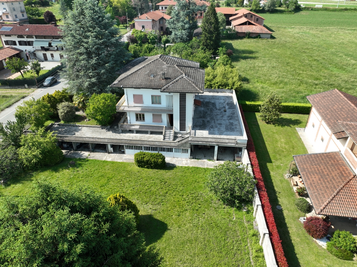 Villa Bifamiliare in vendita a Ivrea, 5 locali, prezzo € 185.000 | PortaleAgenzieImmobiliari.it
