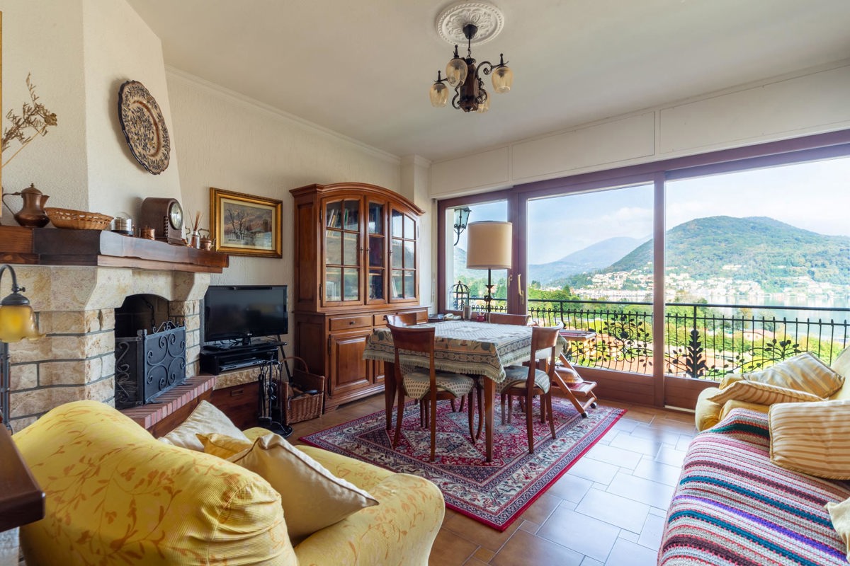 Villa in vendita a Lavena Ponte Tresa, 3 locali, zona na, prezzo € 850.000 | PortaleAgenzieImmobiliari.it