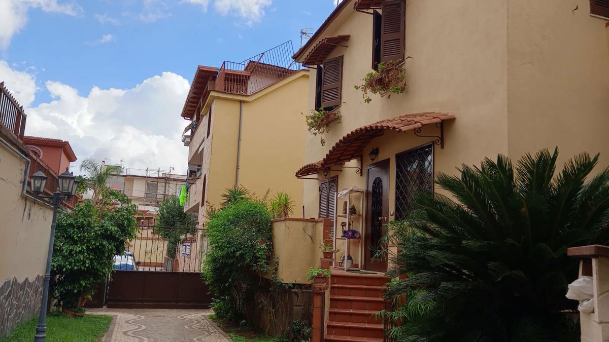 Villa Bifamiliare in vendita a Casoria, 9999 locali, prezzo € 615.000 | PortaleAgenzieImmobiliari.it