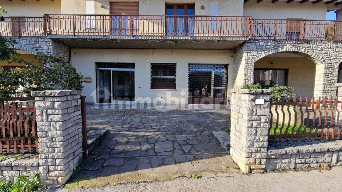 Magazzino in affitto a Corciano, 9999 locali, zona ra, prezzo € 450 | PortaleAgenzieImmobiliari.it