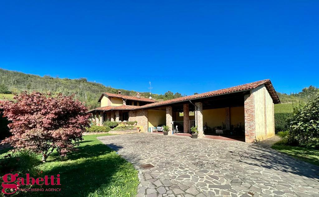 Villa in vendita a Santa Vittoria d'Alba